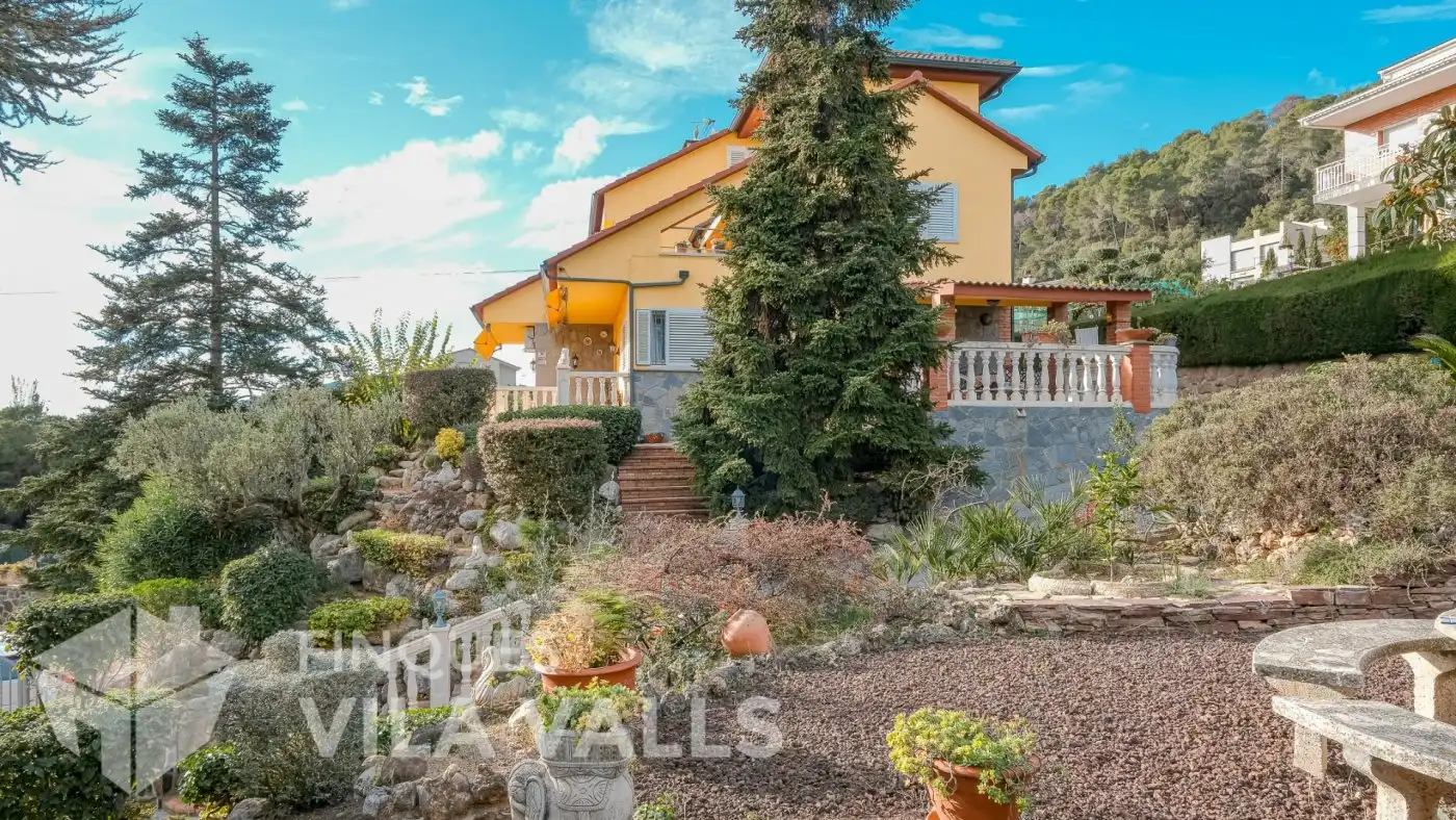 Vista exterior de Casa o xalet en venda en Caldes de Montbui amb Calefacció, Jardí privat i Terrassa