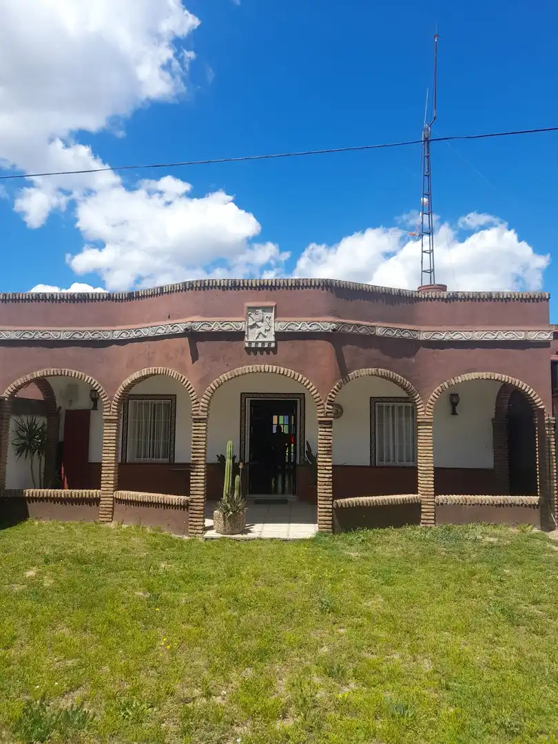 Vista exterior de Casa o chalet en venta en Brenes con Aire acondicionado, Jardín privado y Piscina