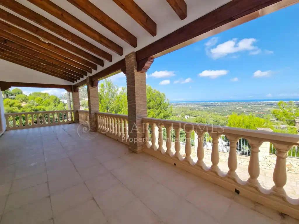 Chalet con jardín en venta en La Sella