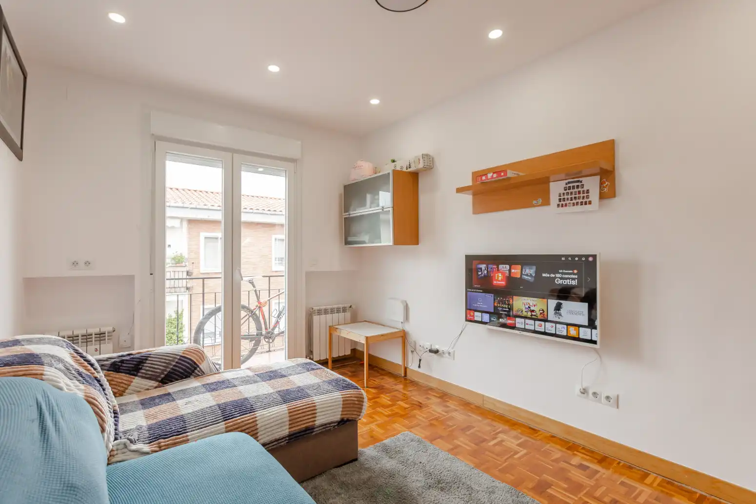 Sala de estar de Piso en venta en  Pamplona / Iruña con Calefacción, Parquet y Balcón
