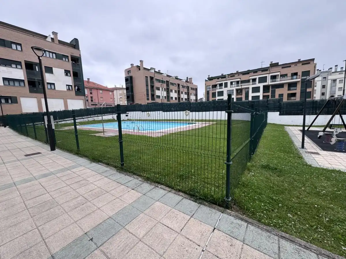 Piscina de Apartamento en venta en Llanes con Calefacción, Terraza y Trastero