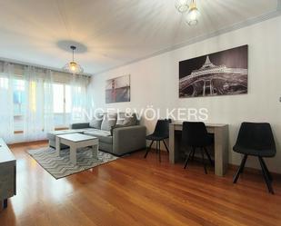 Sala d'estar de Apartament de lloguer en Pontevedra Capital  amb Aire condicionat, Calefacció i Parquet