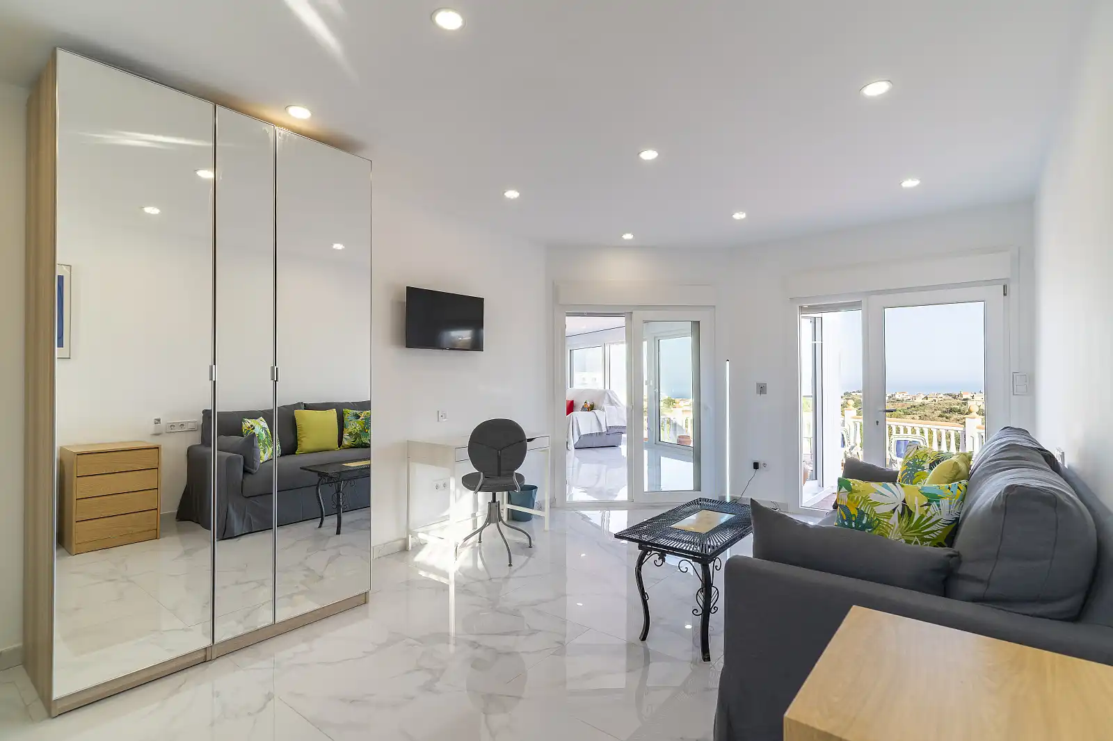 Living room of Houses for sale in Benalmádena  with Air Conditioner, Terrace and Swimming Pool