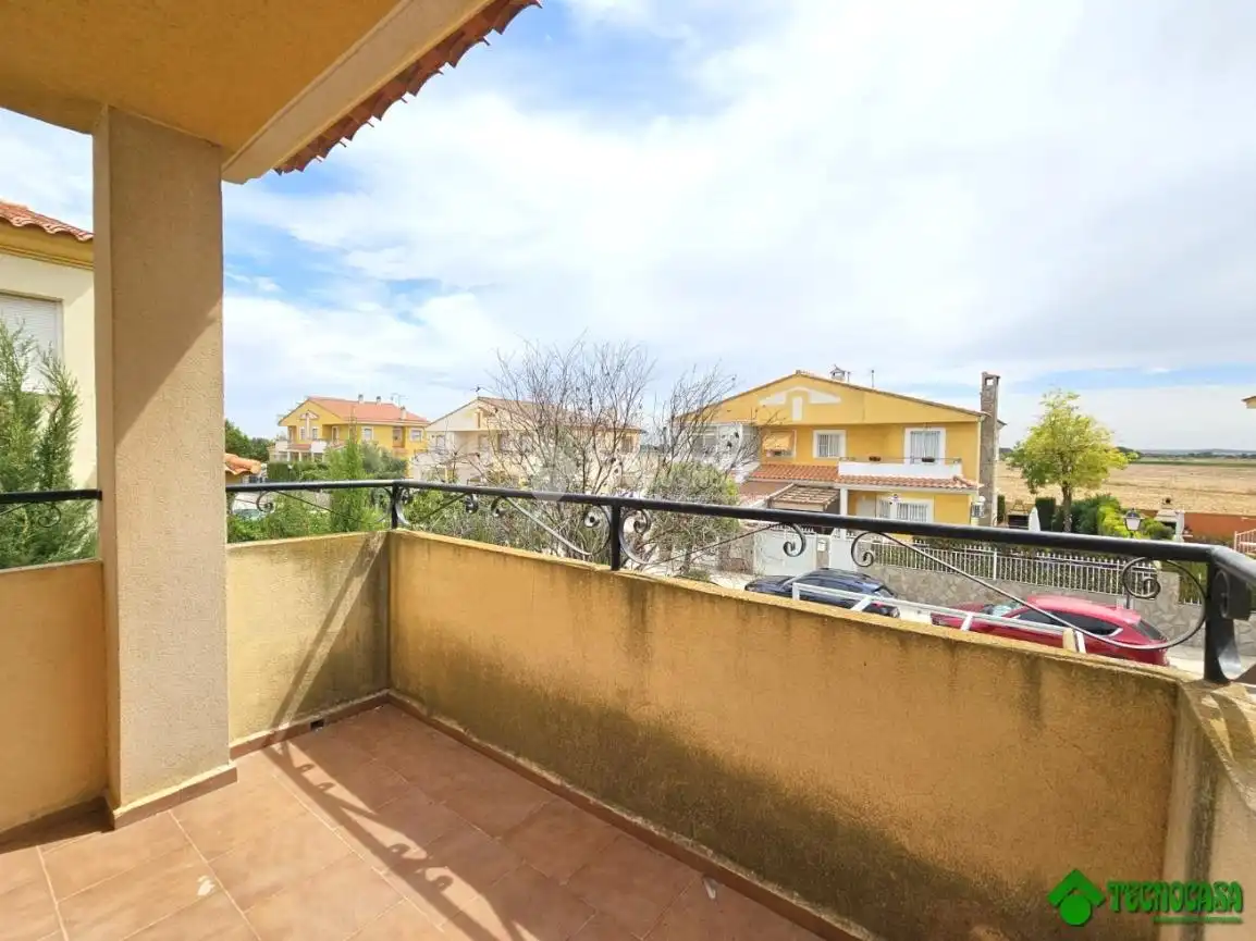 Casa adosada en venta en Pedanías - Extrarradio