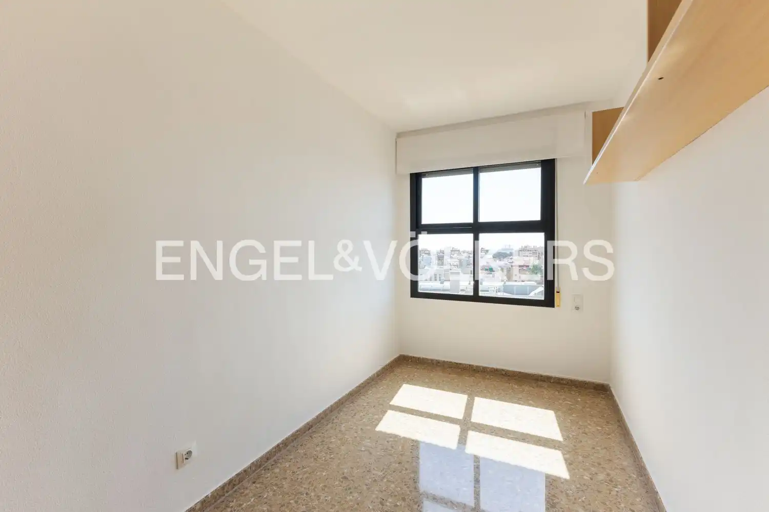 Schlafzimmer von Dachboden zur Miete in Valencia mit Klimaanlage, Heizung und Terrasse