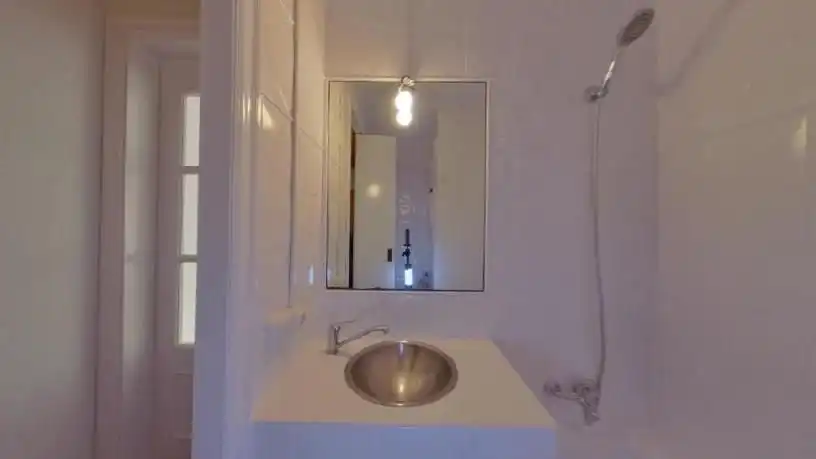 Bathroom of Flat for sale in Barcelona