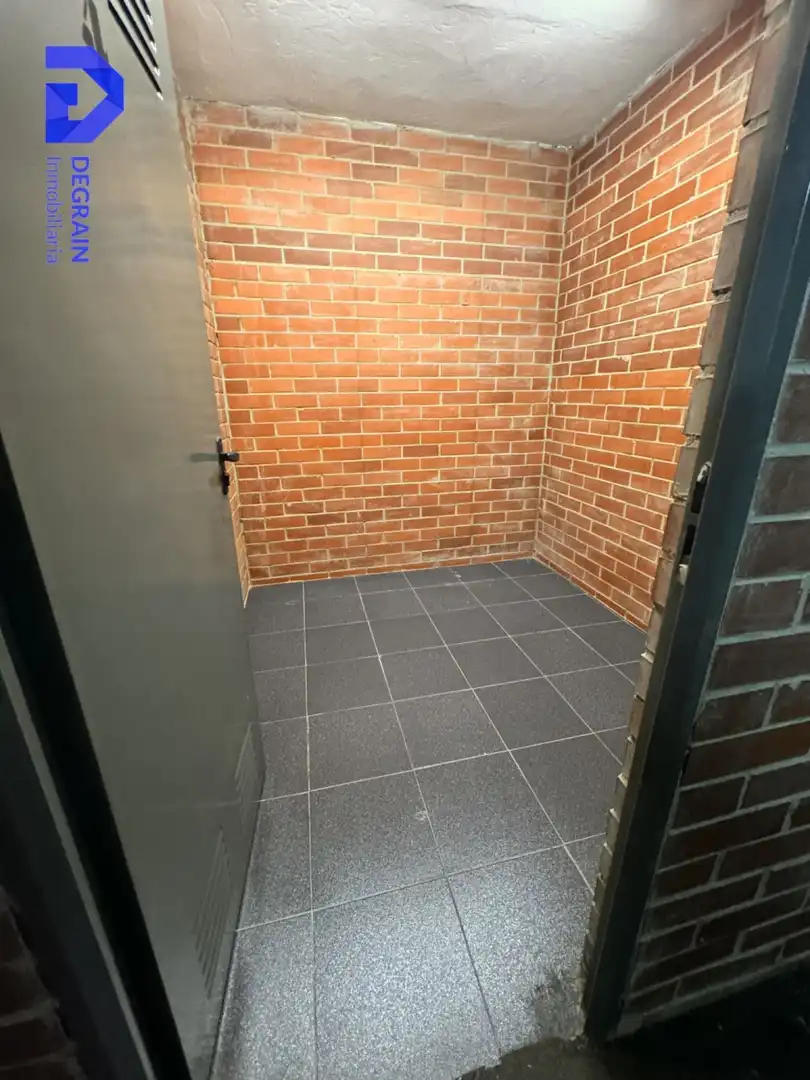 Pis en venda en Oviedo  amb Parquet, Traster i Balcó
