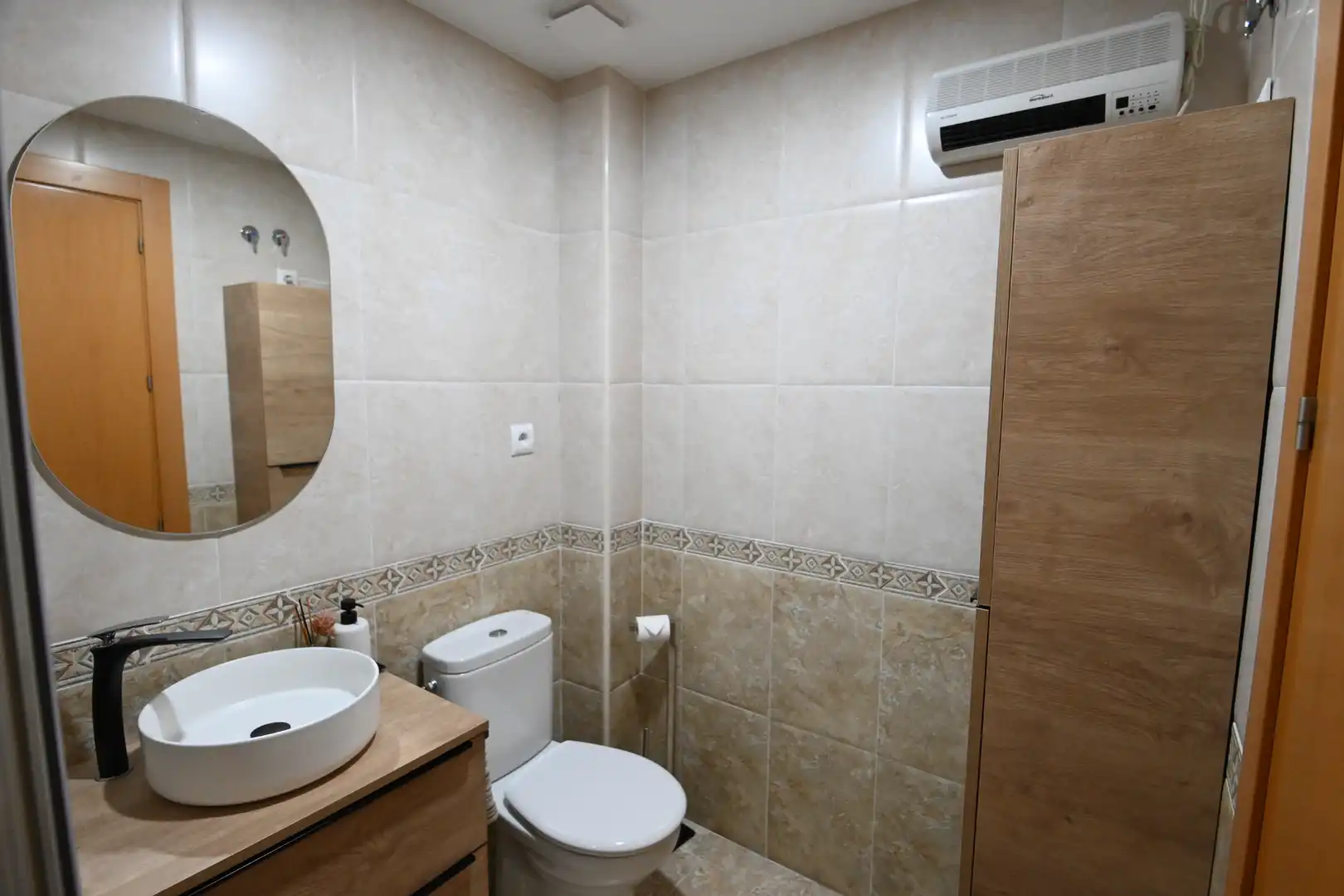 Bathroom of Flat for sale in La Zubia  with Air Conditioner, Storage room and Balcony