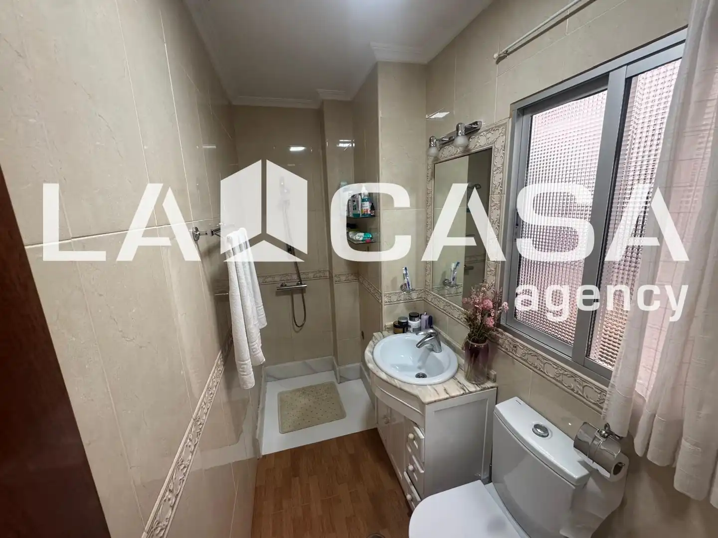 Bathroom of Houses for sale in Sevilla  with Air Conditioner and Storage room