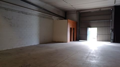 Foto 2 von Fabrikhallen zur Miete in Igollo, Camargo