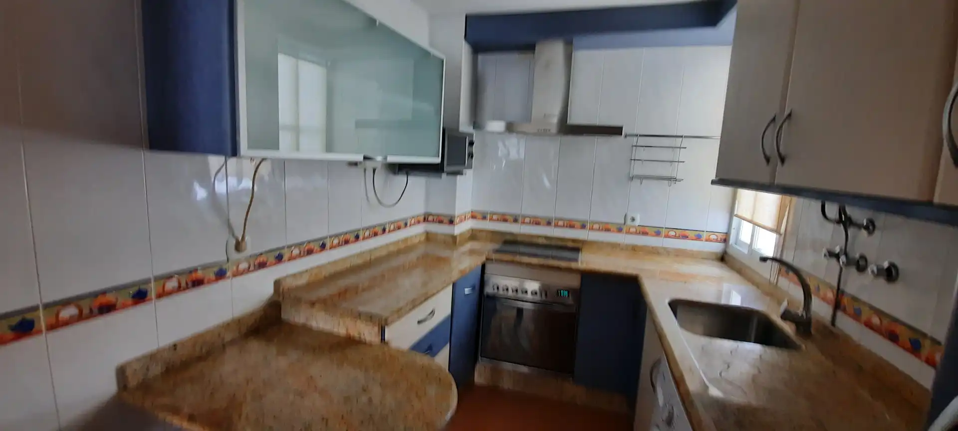 Cuina de Pis de lloguer en Lucena amb Calefacció, Terrassa i Moblat