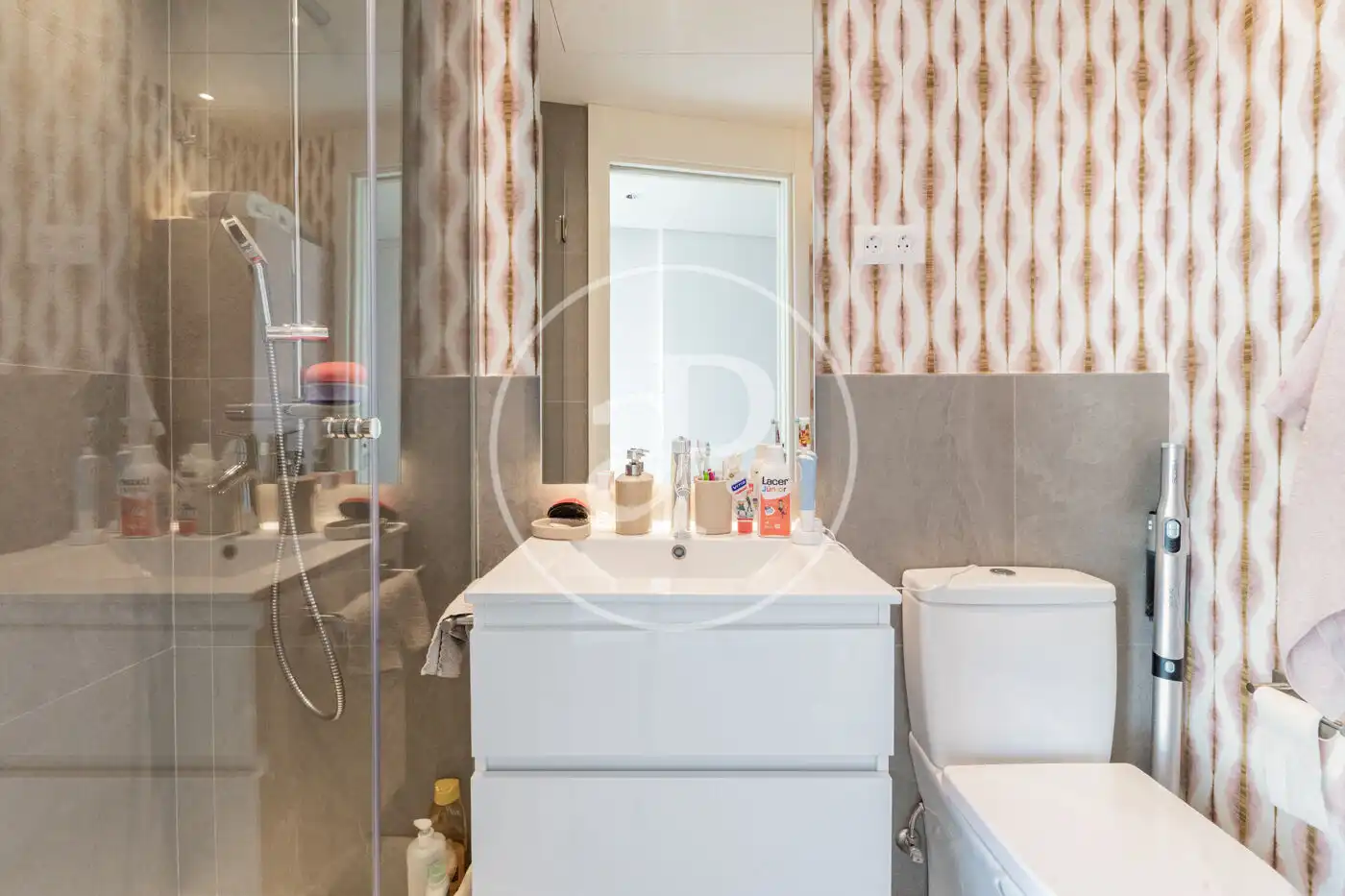 Badezimmer von Wohnung zum Verkauf in Madrid mit Klimaanlage, Heizung und Terrasse
