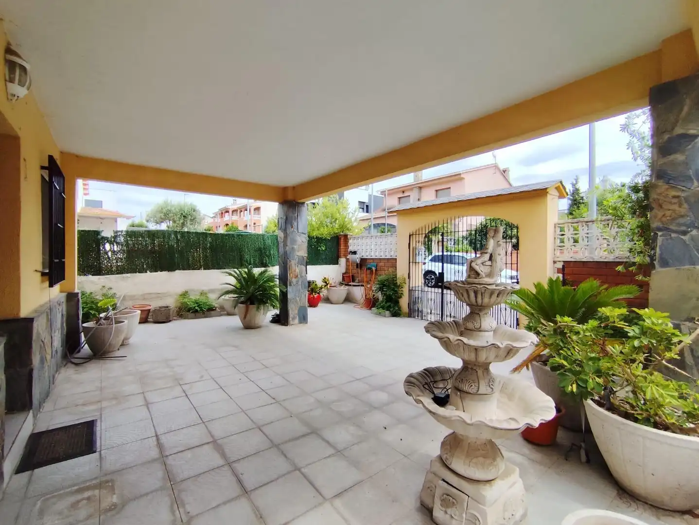 Terraza de Casa o chalet en venta en Santa Perpètua de Mogoda con Aire acondicionado, Calefacción y Jardín privado