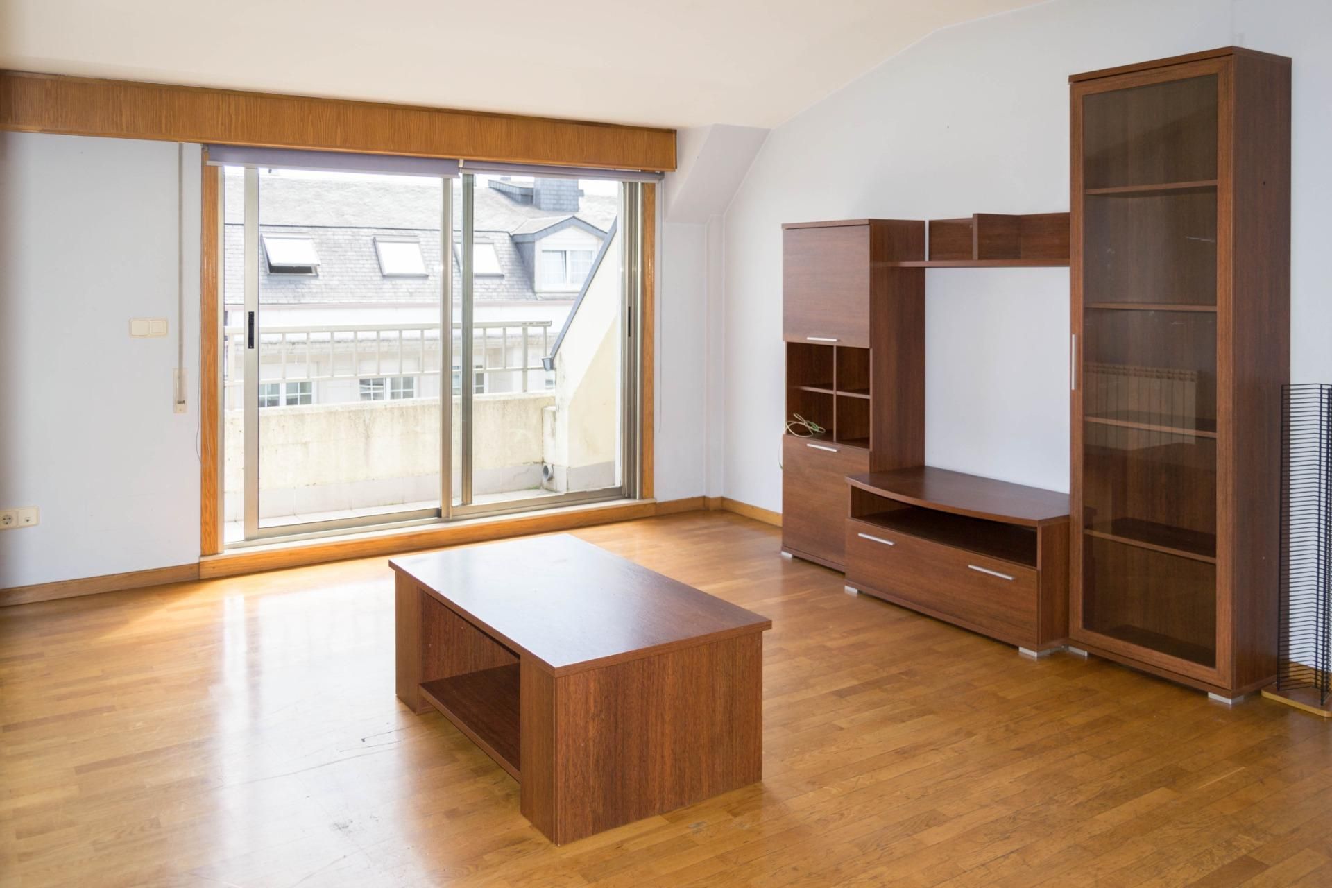 Sala d'estar de Àtic en venda en Culleredo amb Calefacció, Terrassa i Traster