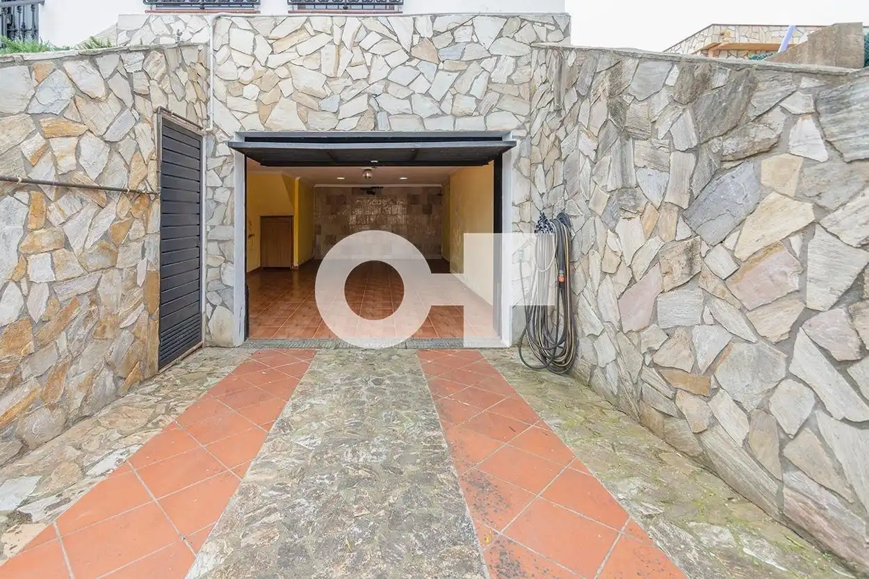 Aparcament de Casa o xalet en venda en Tordera amb Calefacció, Terrassa i Piscina