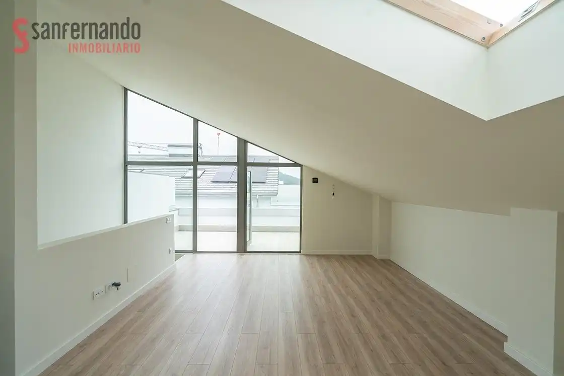 Sala de estar de Casa adosada en venta en Santa Cruz de Bezana con Calefacción, Jardín privado y Terraza