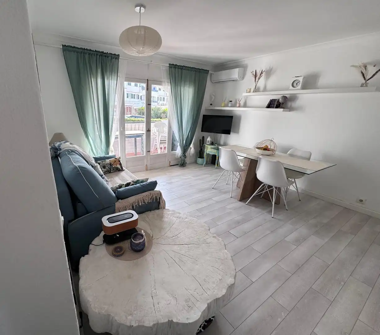 Living room of Flat for sale in Alaior  with Air Conditioner, Heating and Terrace