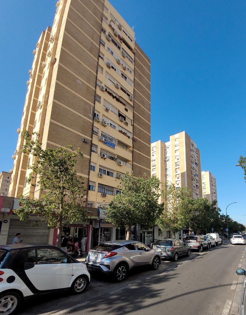 Exterior view of Flat for sale in  Sevilla Capital  with Air Conditioner and Furnished