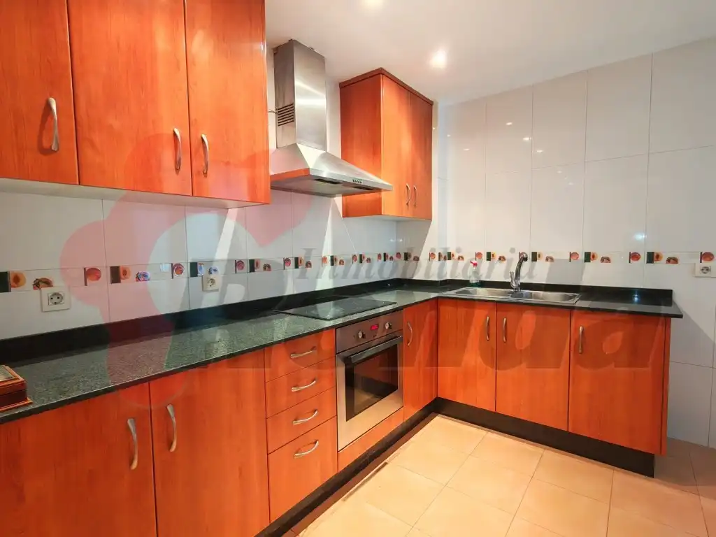 Cuina de Apartament de lloguer en Lugo amb Moblat