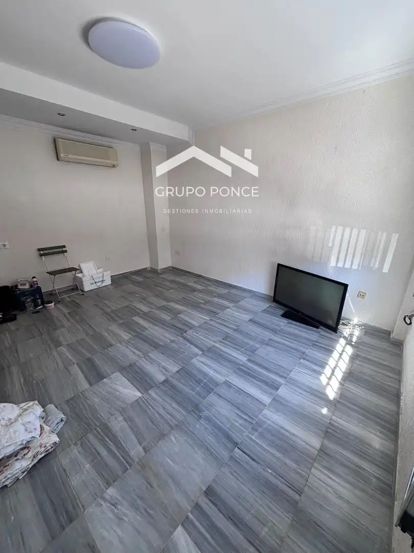 Sala d'estar de Dúplex en venda en Jerez de la Frontera amb Aire condicionat i Traster