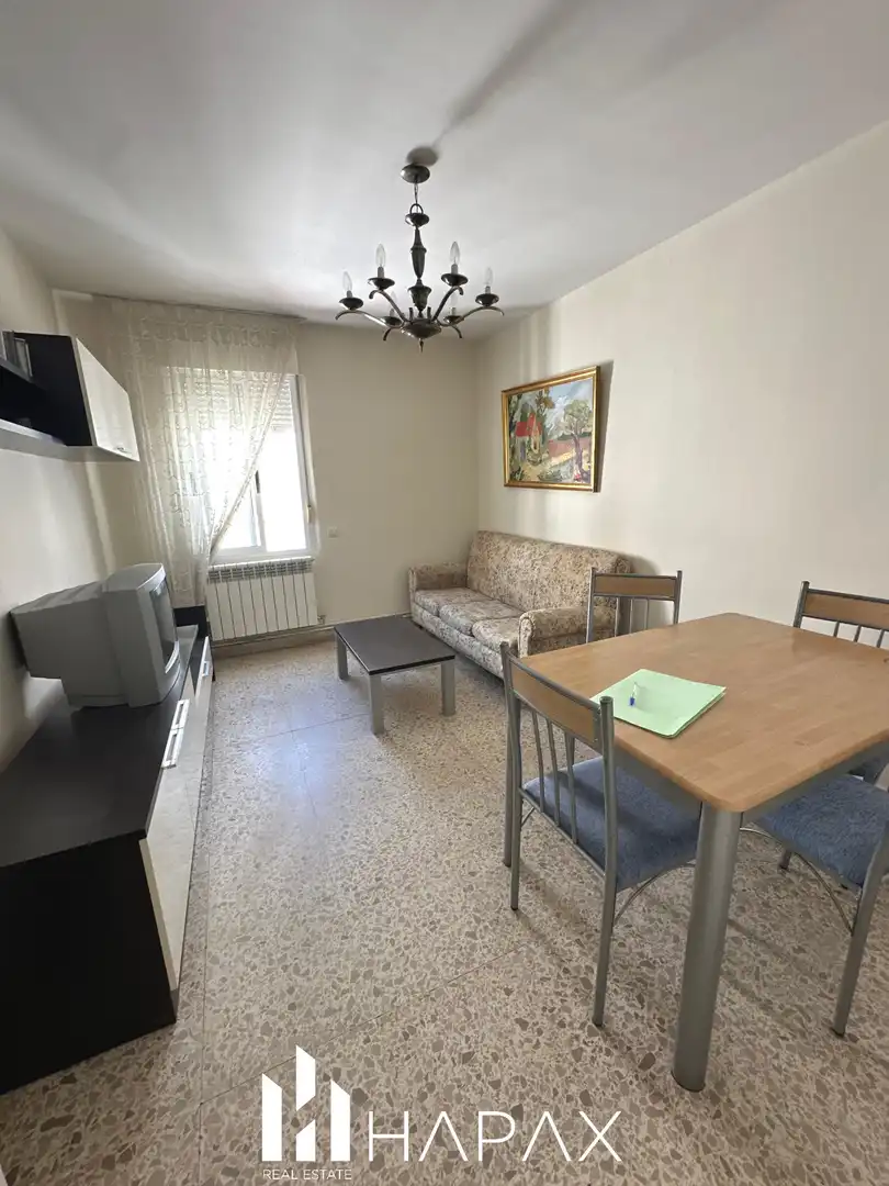 Sala d'estar de Pis en venda en Salamanca amb Calefacció, Traster i Moblat