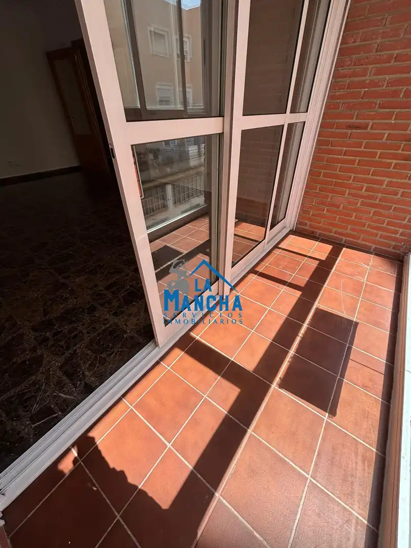 Vista exterior de Pis en venda en Albacete amb Calefacció, Terrassa i Traster