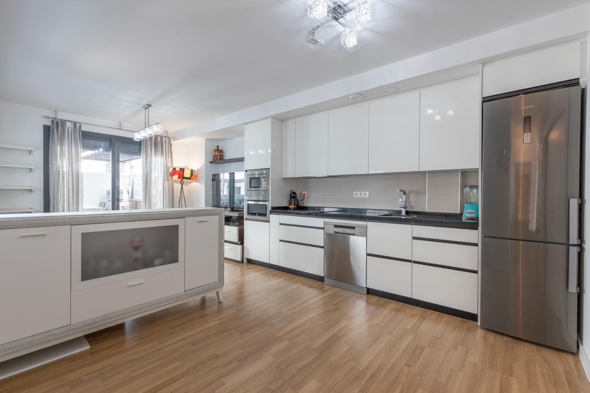 Cuina de Àtic en venda en Churriana de la Vega amb Aire condicionat, Calefacció i Jardí privat