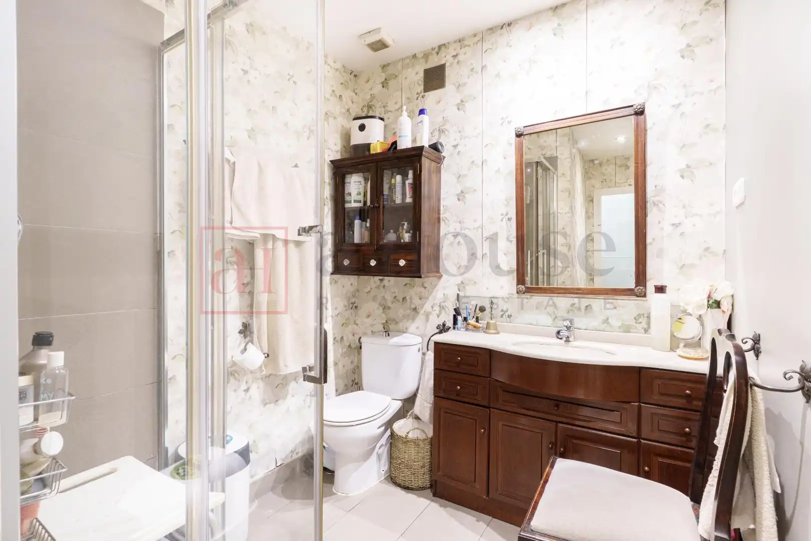 Baño de Local en venta en Madrid con Aire acondicionado y Amueblado