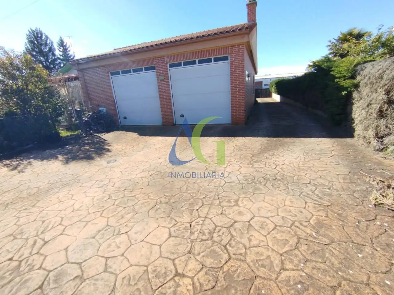 Exterior view of Houses for sale in Villaquilambre  with Heating and Private garden