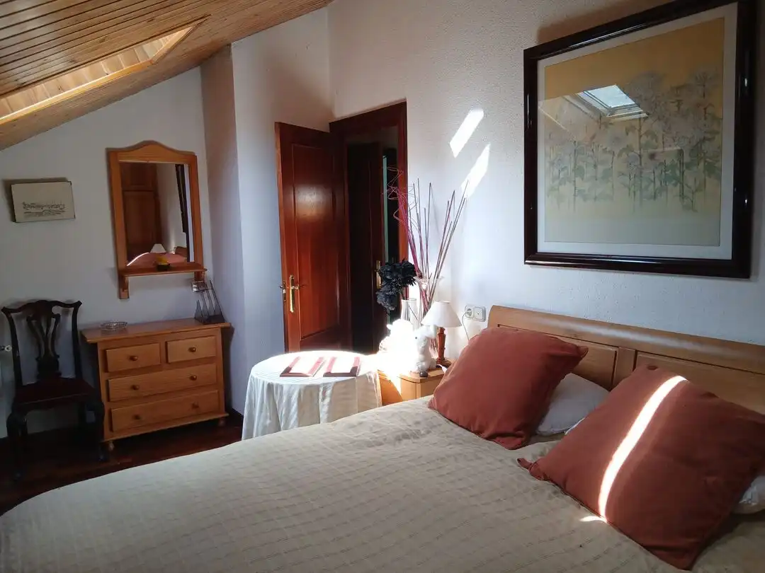 Habitación de Dúplex en venta en Ezcaray con Calefacción, Piscina y Balcón
