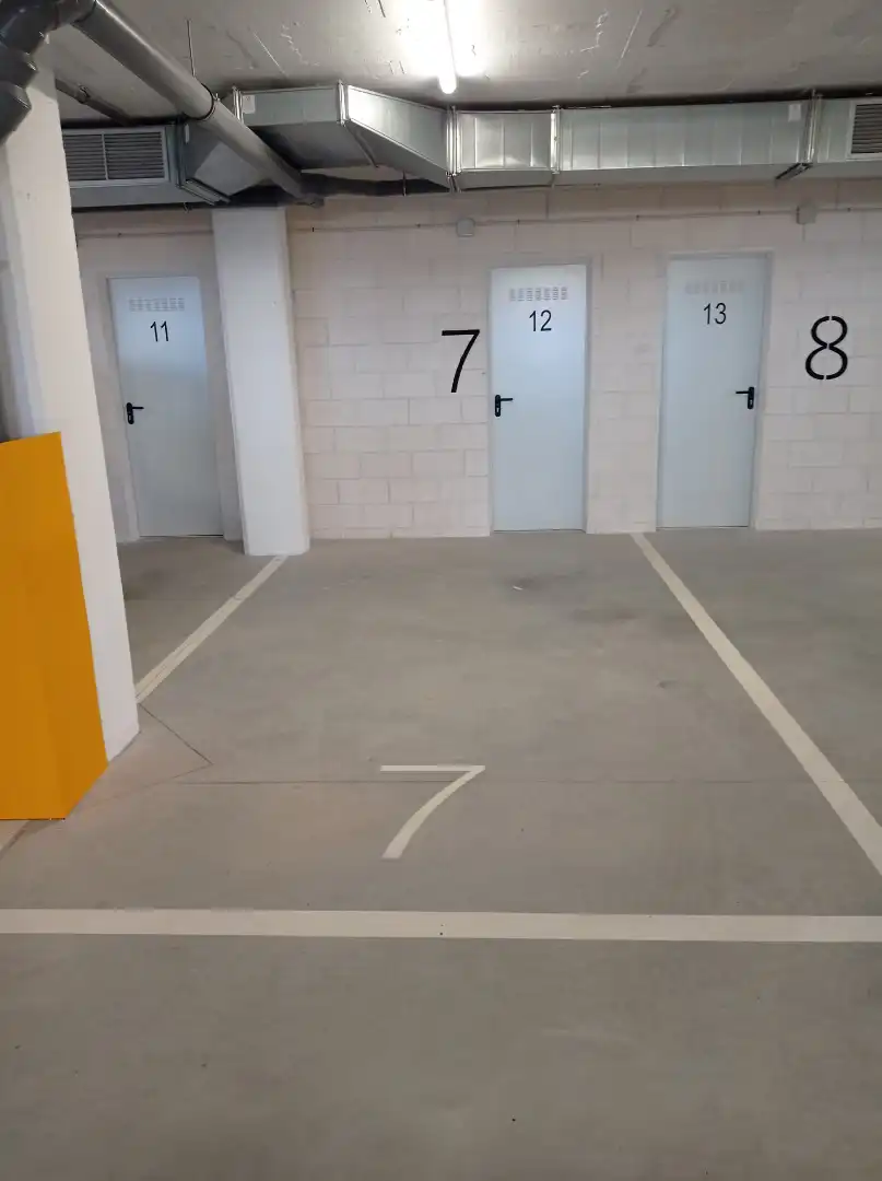 Aparcament de Apartament de lloguer en Fuengirola amb Aire condicionat, Calefacció i Terrassa
