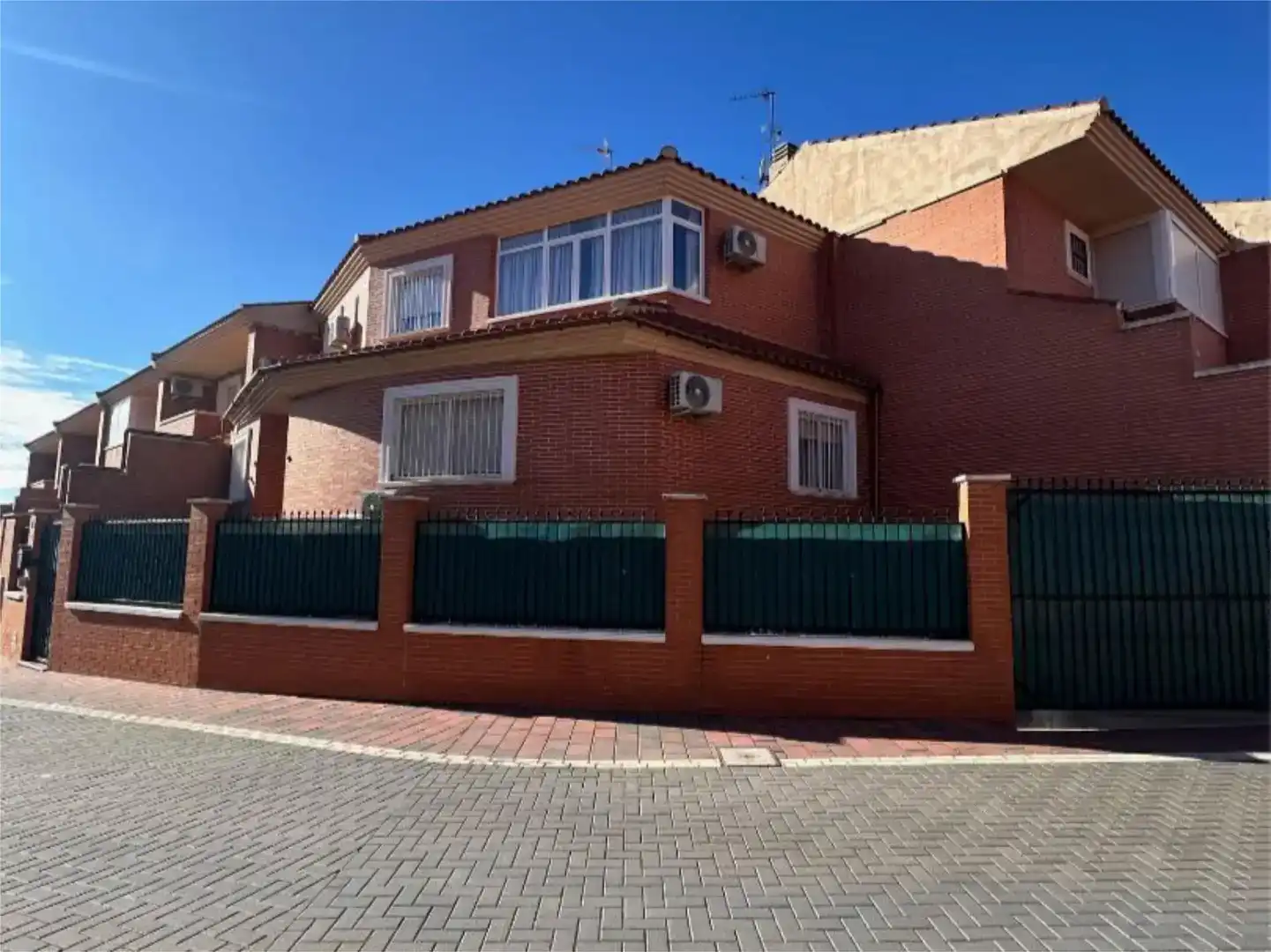 Vista exterior de Casa o chalet en venta en La Roda con Aire acondicionado y Balcón