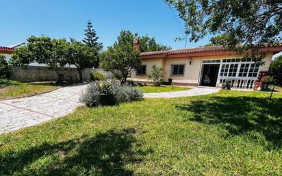 Jardí de Casa o xalet en venda en Chiclana de la Frontera amb Aire condicionat, Traster i Piscina