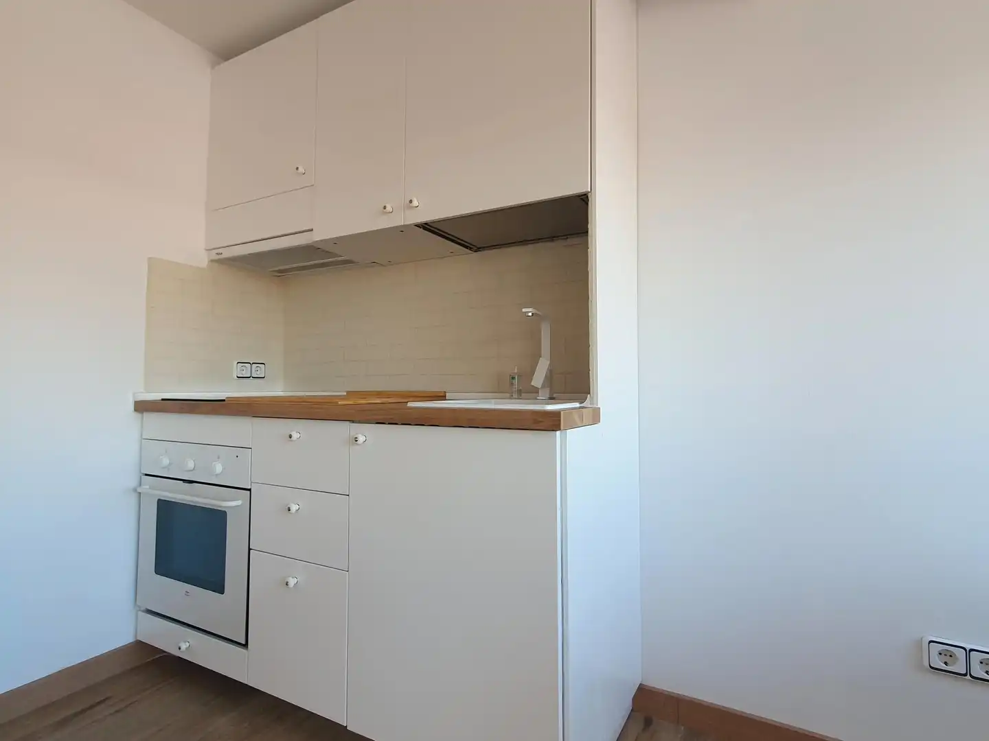 Cuina de Estudi de lloguer en Barcelona amb Aire condicionat, Calefacció i Terrassa