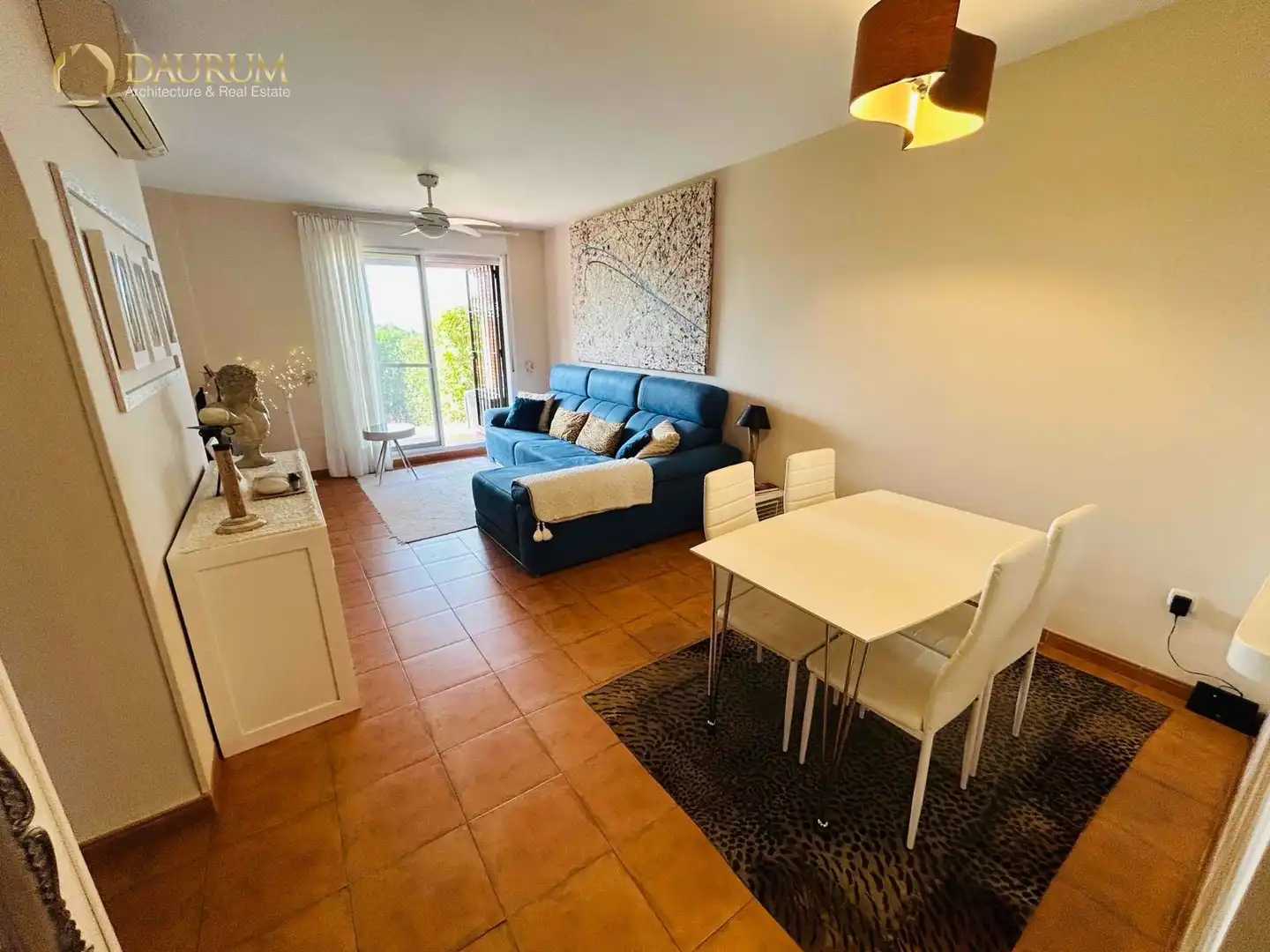 Wohnzimmer von Einfamilien-Reihenhaus zum Verkauf in Torrox mit Klimaanlage, Heizung und Privatgarten