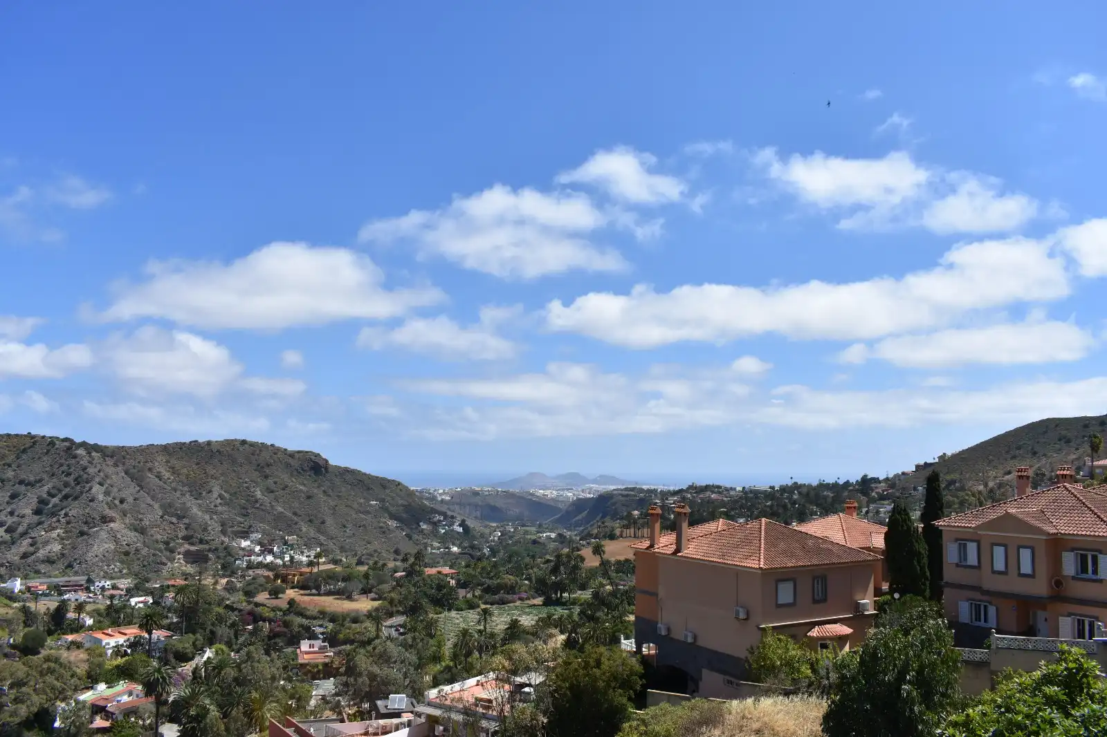 Vista exterior de Casa o xalet en venda en Las Palmas de Gran Canaria amb Jardí privat, Terrassa i Balcó