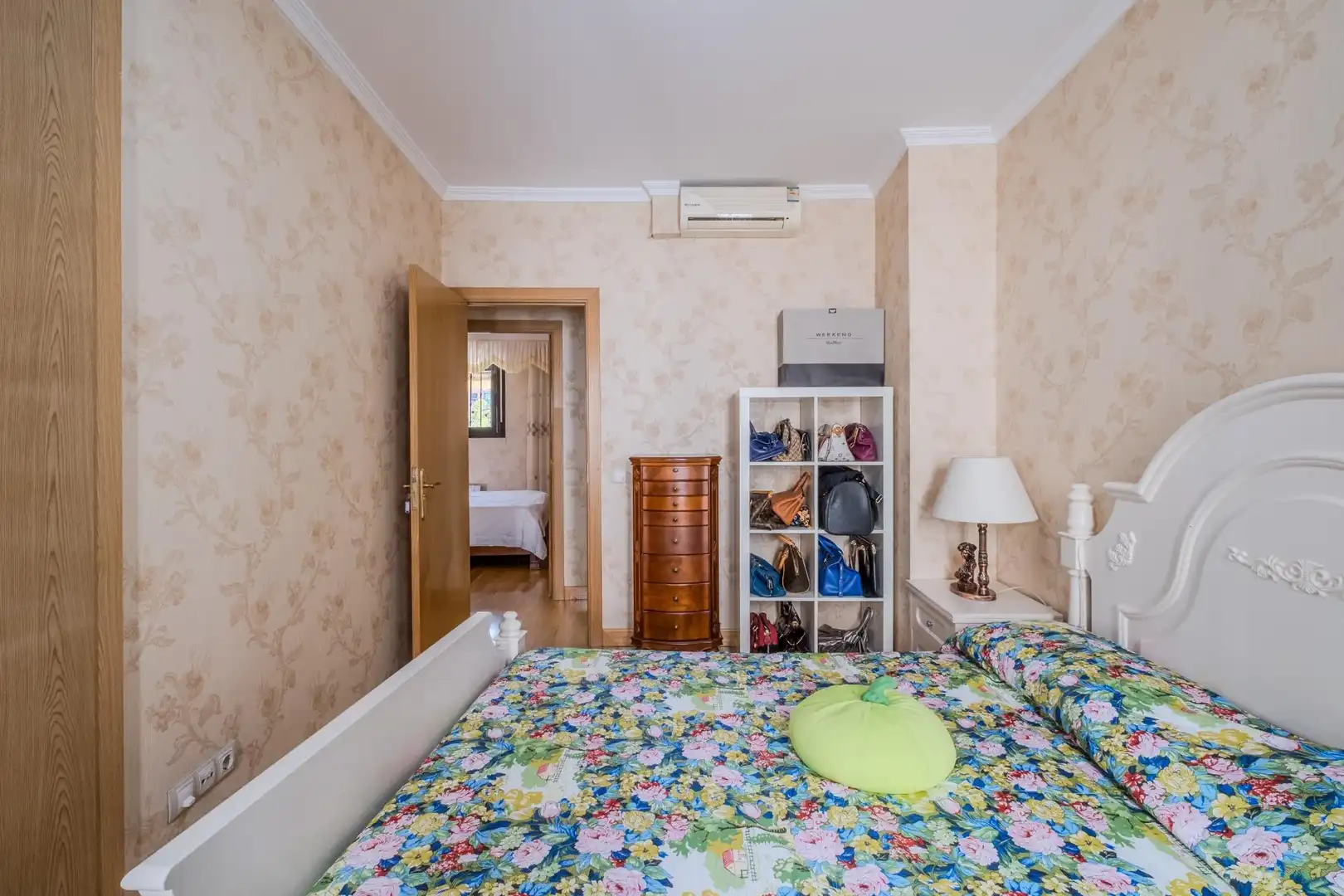 Habitación de Casa adosada en venta en Carabanchel