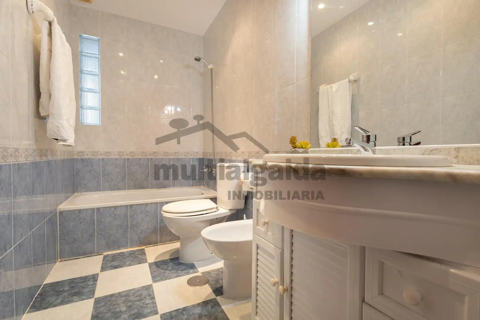 Baño de Piso en venta en Sanlúcar de Barrameda con Aire acondicionado y Terraza