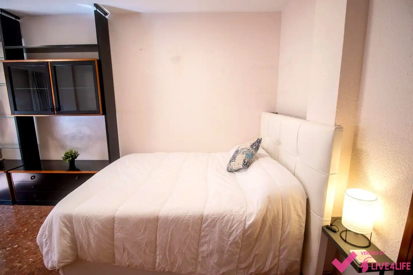 Bedroom of Flat for share in Valencia  with Air Conditioner and Furnished