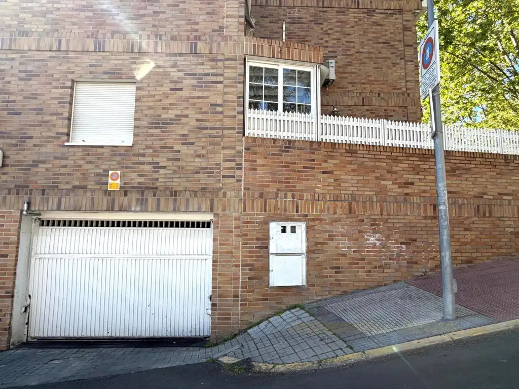 Vista exterior de Casa adosada en venda en Majadahonda