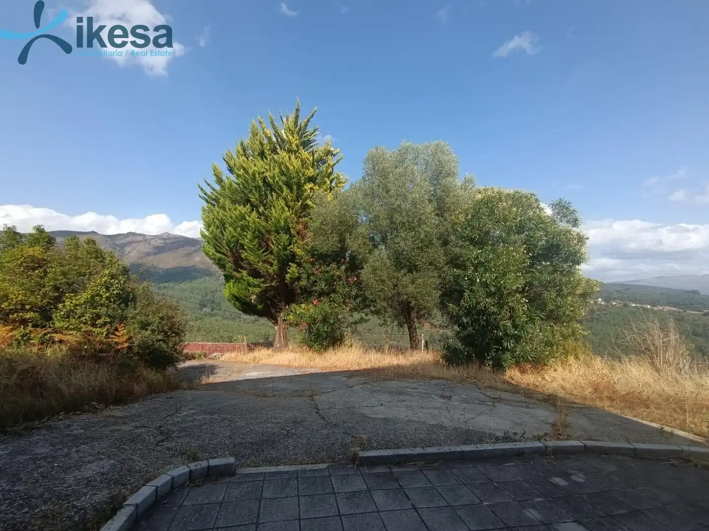 Casa o xalet en venda en Entrimo amb Jardí privat