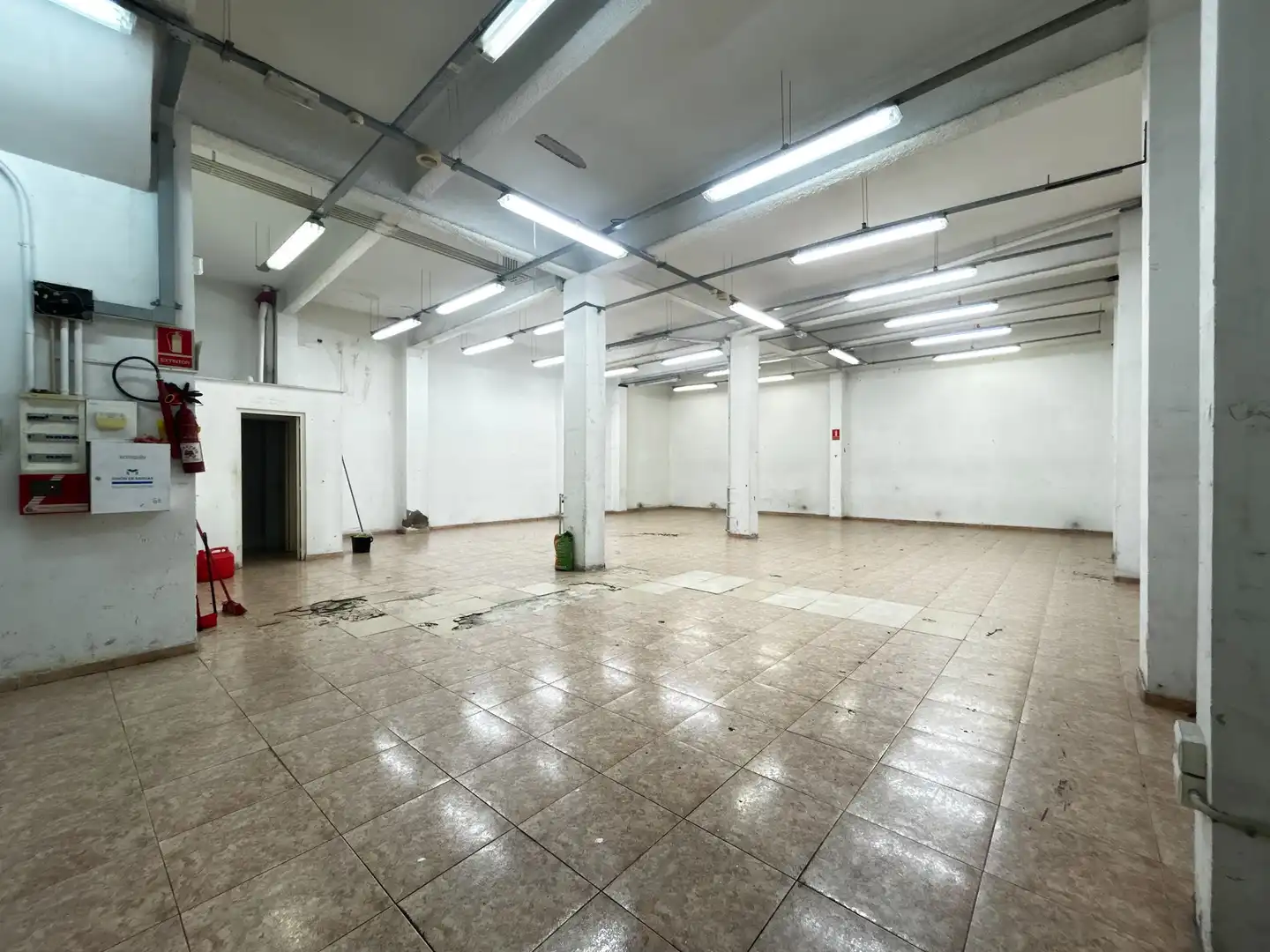 Gewerbefläche zum Verkauf in Calle POETA LLOMBART DEL