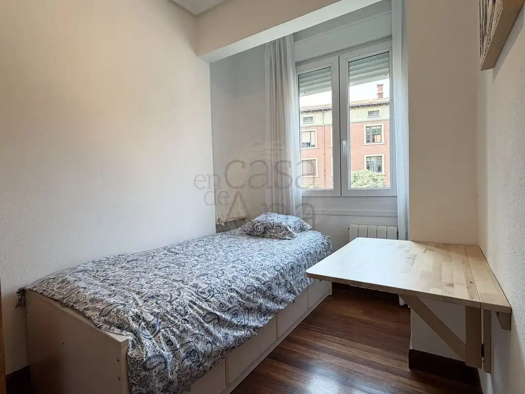 Schlafzimmer von Wohnung zum Verkauf in Bilbao  mit Heizung und Balkon