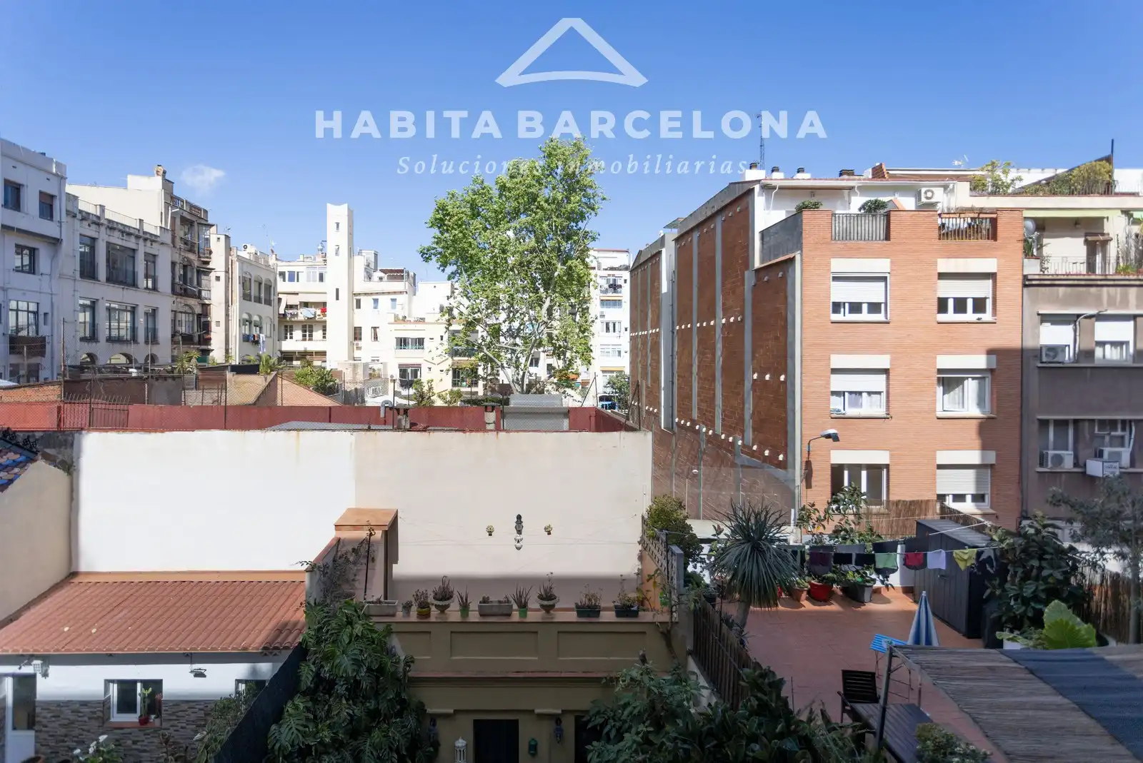 Vista exterior de Piso en venta en Barcelona con Aire acondicionado, Calefacción y Parquet