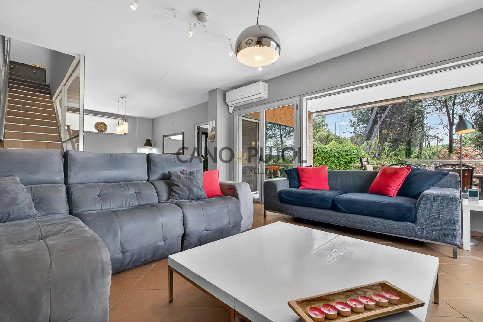 Living room of Houses for sale in Terrassa  with Air Conditioner, Heating and Terrace