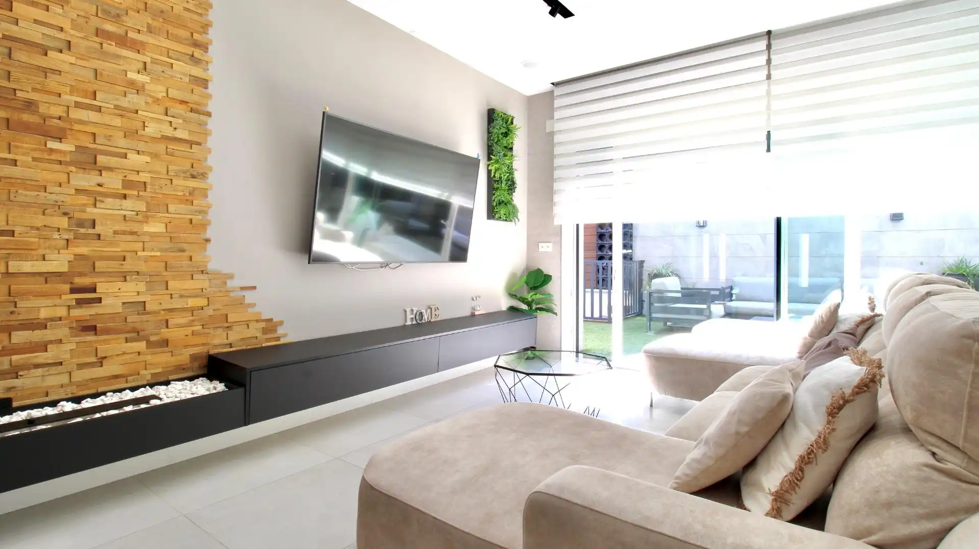Sala de estar de Casa adosada en venta en Armilla con Aire acondicionado, Calefacción y Jardín privado