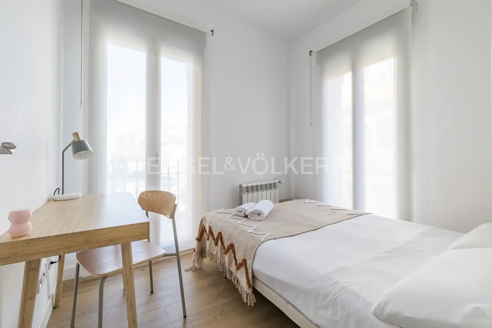 Dormitori de Apartament de lloguer en Madrid amb Aire condicionat, Calefacció i Moblat