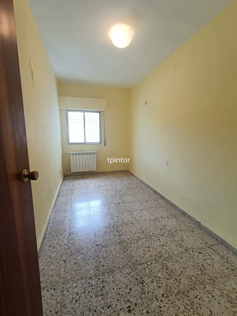 Schlafzimmer von Wohnung zum Verkauf in Plasencia mit Klimaanlage, Heizung und Parkett