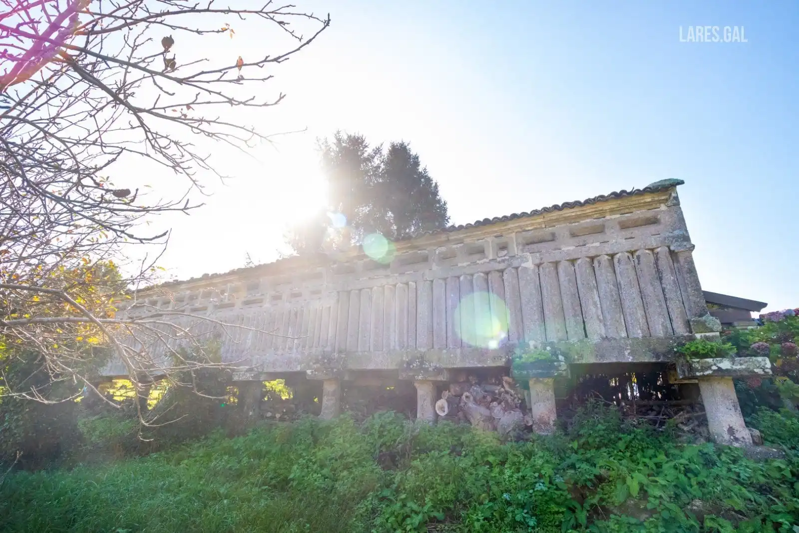 Vista exterior de Edificio en venta en Cangas 