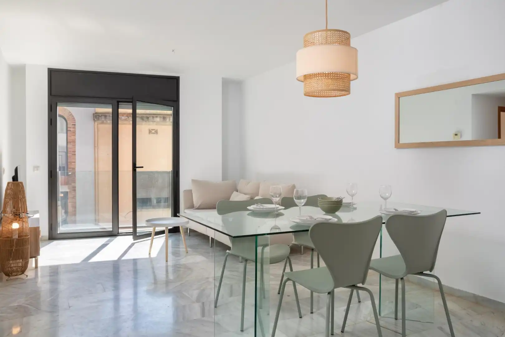 Appartamento con ascensore in affitto a Calle HORTES